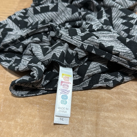 LuLaRoe TC Aztec Leggings - Picture 2 of 3